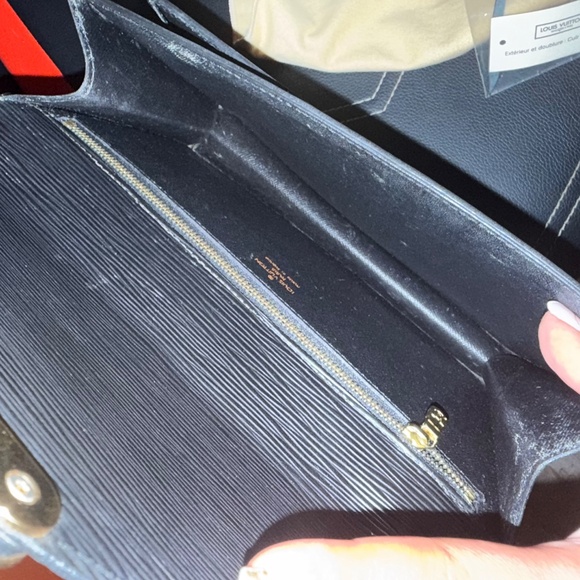 Louis Vuitton Taiga Leather Black Clutch/Wristlet - Picture 3 of 3